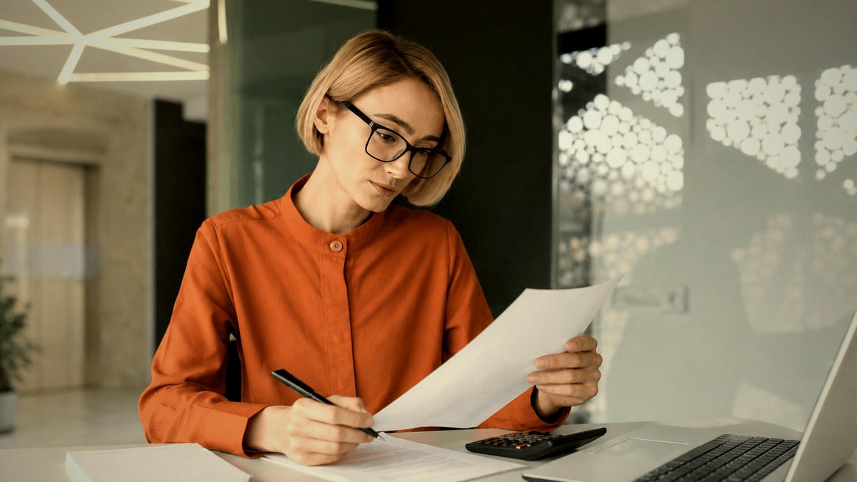 AI a automatizácia: Nahradí umelá inteligencia plnohodnotne účtovníka?