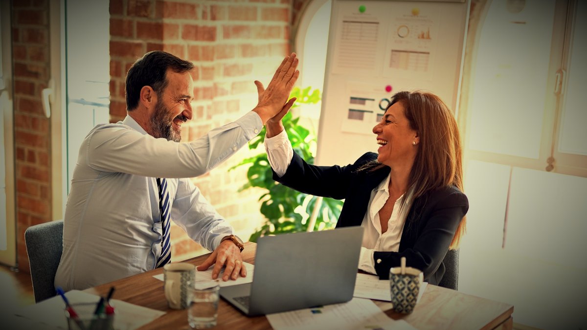 Cashflow vs. zisk – prečo firma môže zarábať a pritom nemať peniaze