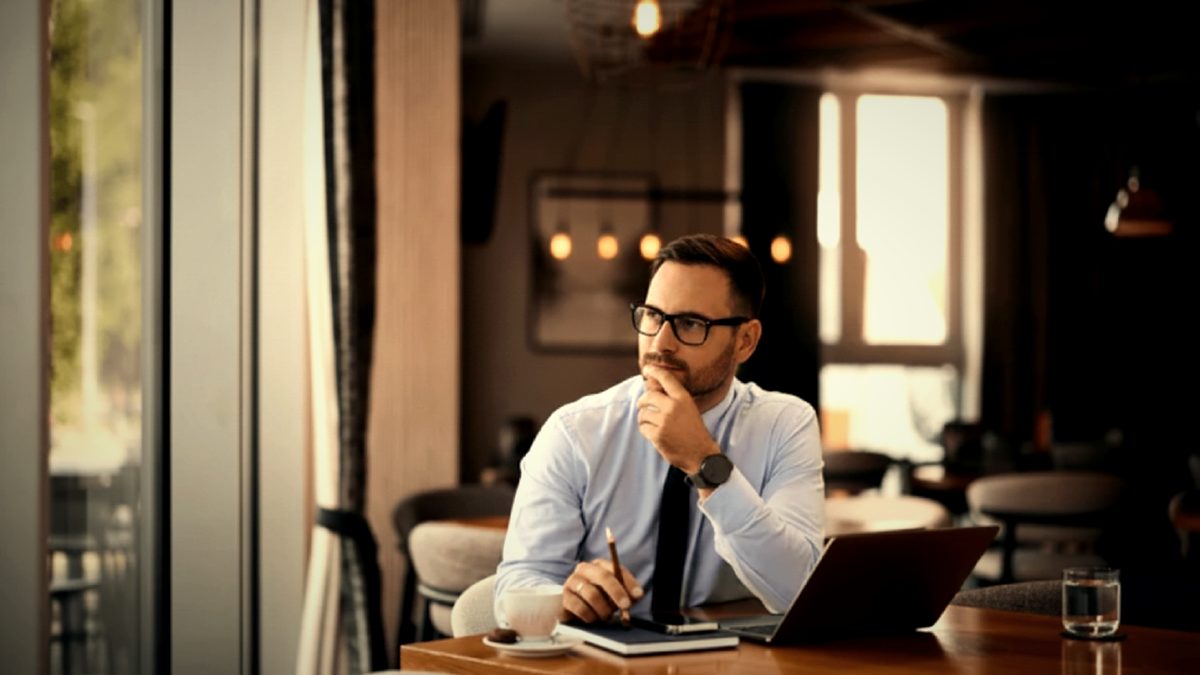 Odmena konateľa vs dividenda: ako optimalizovať výplatu peňazí z firmy