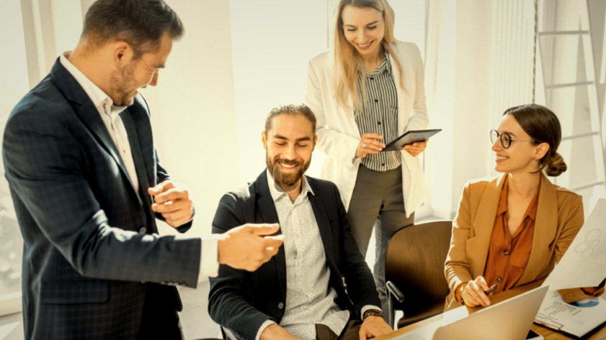 Zamestnávanie v roku 2026: koľko reálne stojí zamestnanec v SR a ČR?